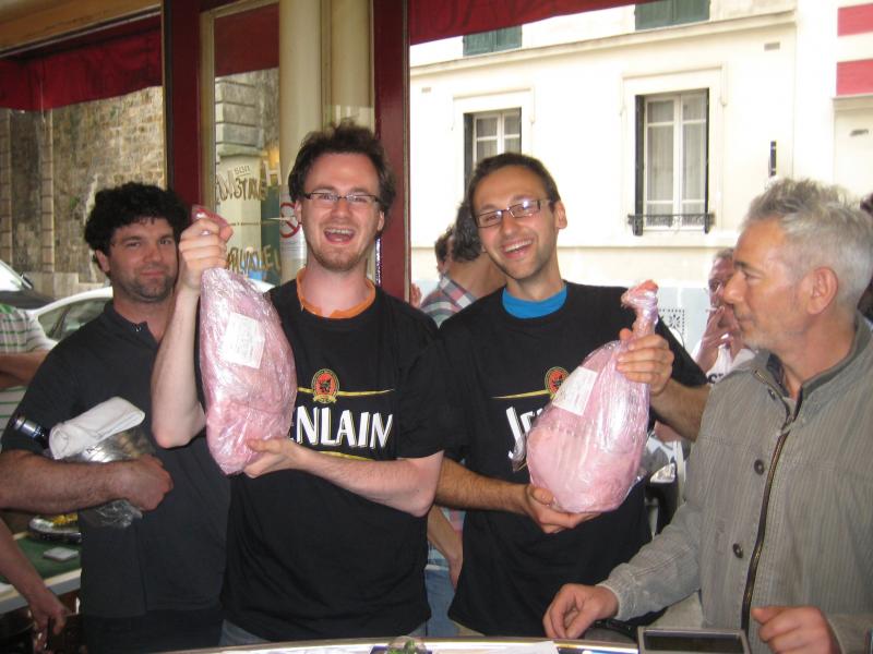 ça c'est du lot de belote: des gigots de 3,5 kg !!!