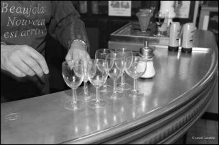 Verres au bar Le bar